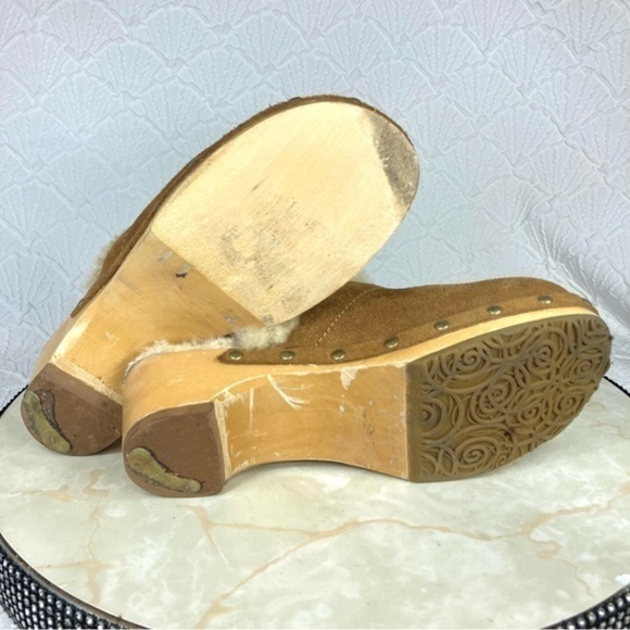 UGG Mules Womens Size 5 Tan Suede Australia Kalie Sheepskin Studded Wooden Clogs - Picture 11 of 13